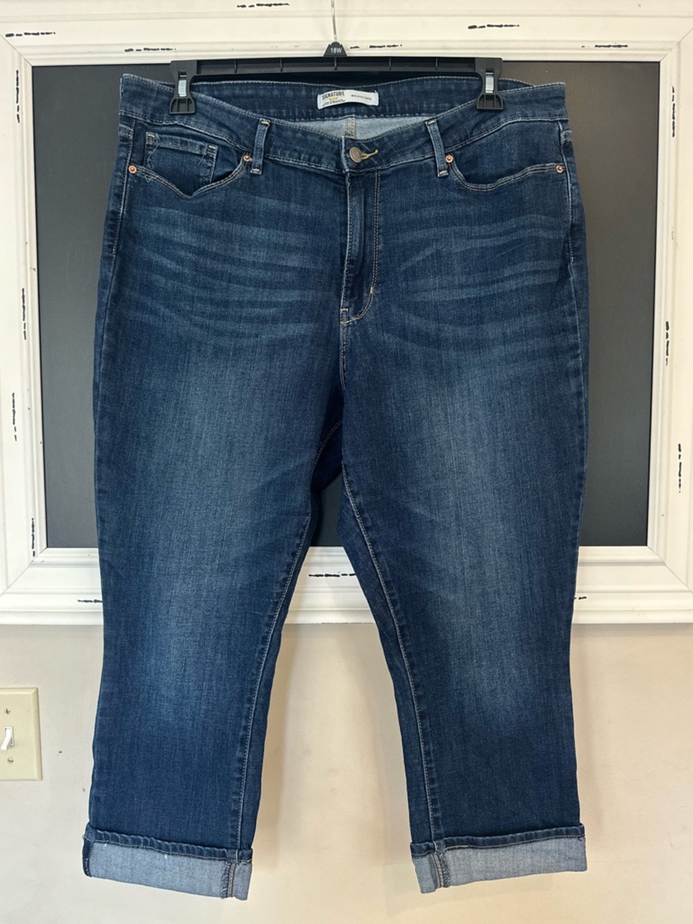 Levi's Signature Dark Denim Mid Rise Capris. Sz. 18